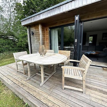 Beautiful Cabin With Pond View Steyning Bagian luar foto
