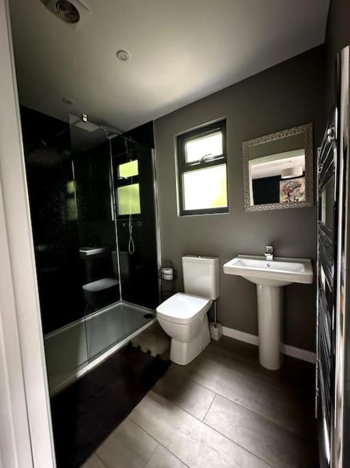 Beautiful Cabin With Pond View Steyning Bagian luar foto