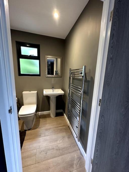 Beautiful Cabin With Pond View Steyning Bagian luar foto