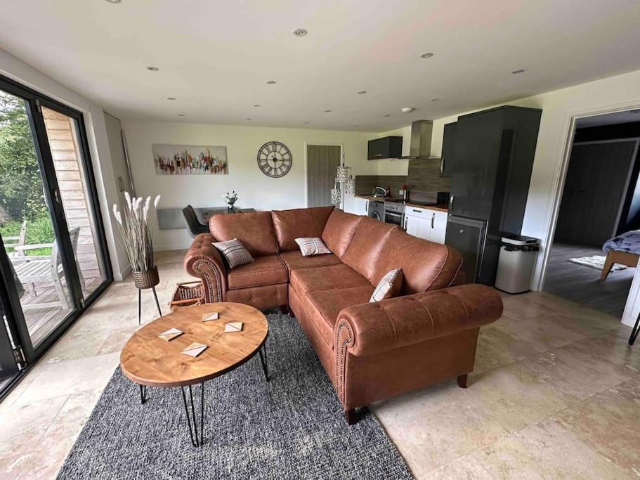 Beautiful Cabin With Pond View Steyning Bagian luar foto