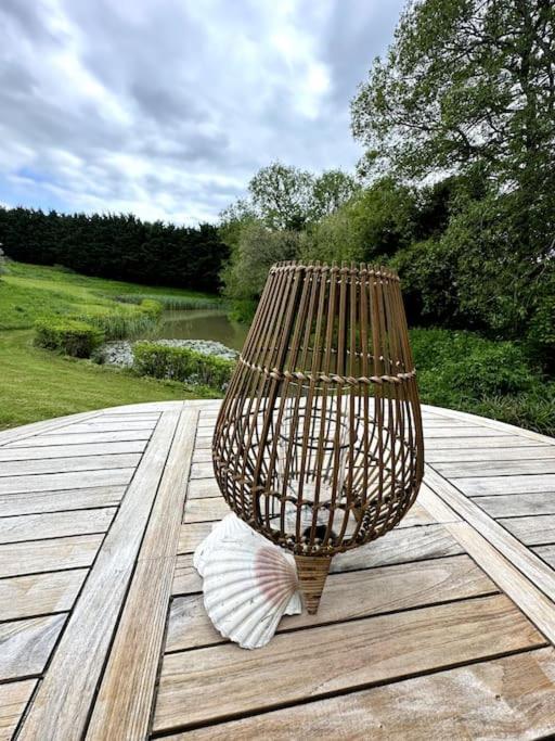Beautiful Cabin With Pond View Steyning Bagian luar foto